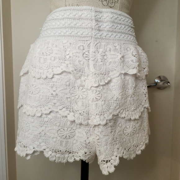 Vintage white cotton lace shorts - Picture 4 of 6